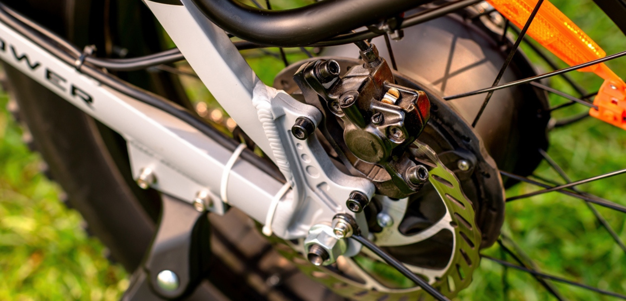 Why Some E-Bikes Climb Hills Better Despite Same Power